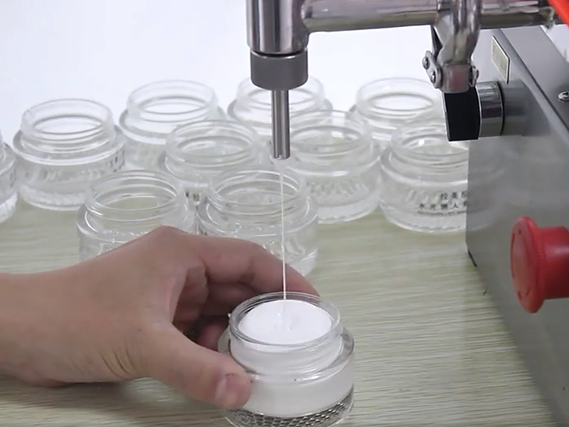 高粘度液体灌装机：：提升生产效率的要害装备