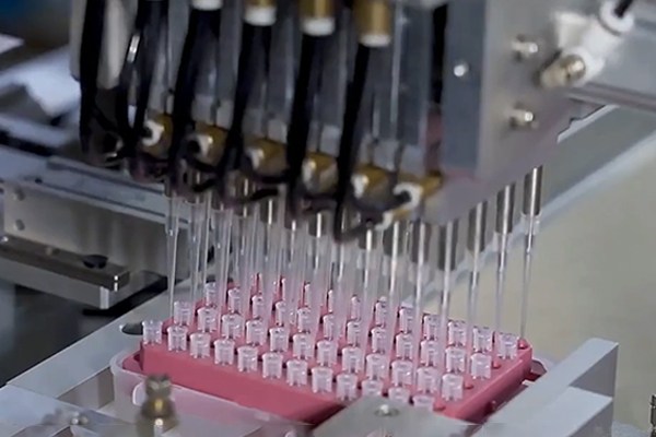 移液吸头自动塞芯装盒机：：：高效精准的智能装配解决方案