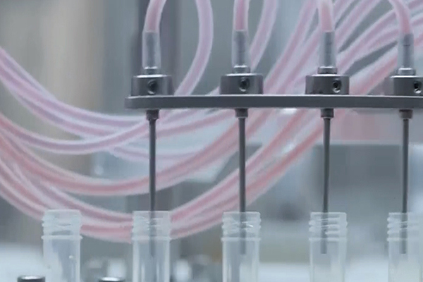 一次性采样管自动组装机提升效率、、降低本钱、、包管质量