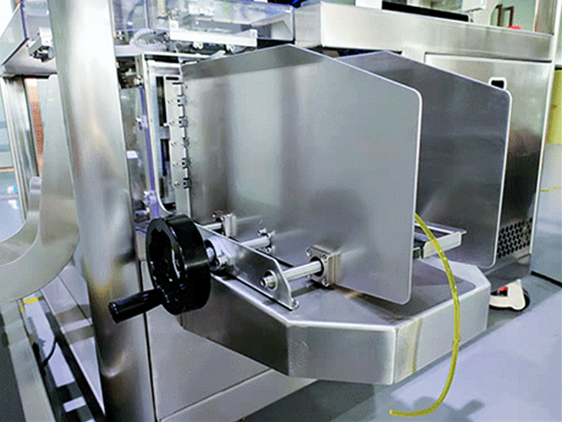 面膜自动折膜机企业走向智能化、标准化生产的标记