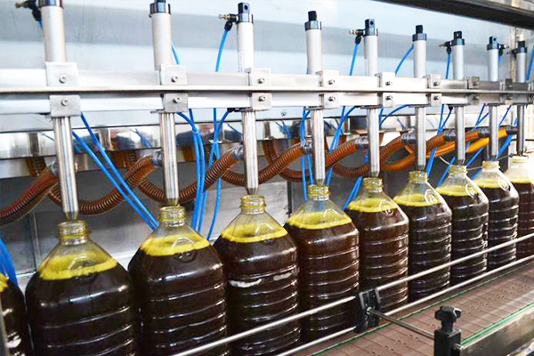 自动称重灌装机助力企业实现高精度、、高效率的智能生产